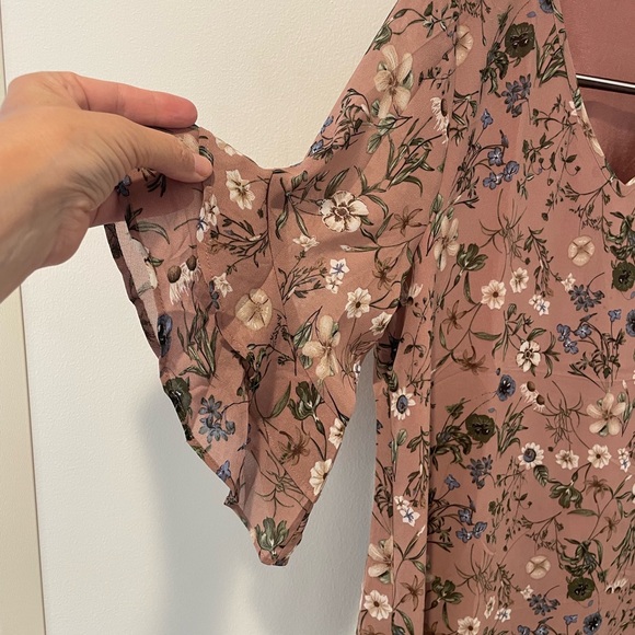 Valolia V-Neck Floral Pink Ruffle Sleeve Top with Sheer‎ Sleeves, Size Large - Picture 2 of 14